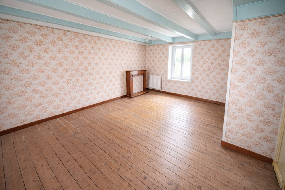 MAISON - IMMEUBLE - T6 - 131 M² - CENTRE BOURG - photo 5